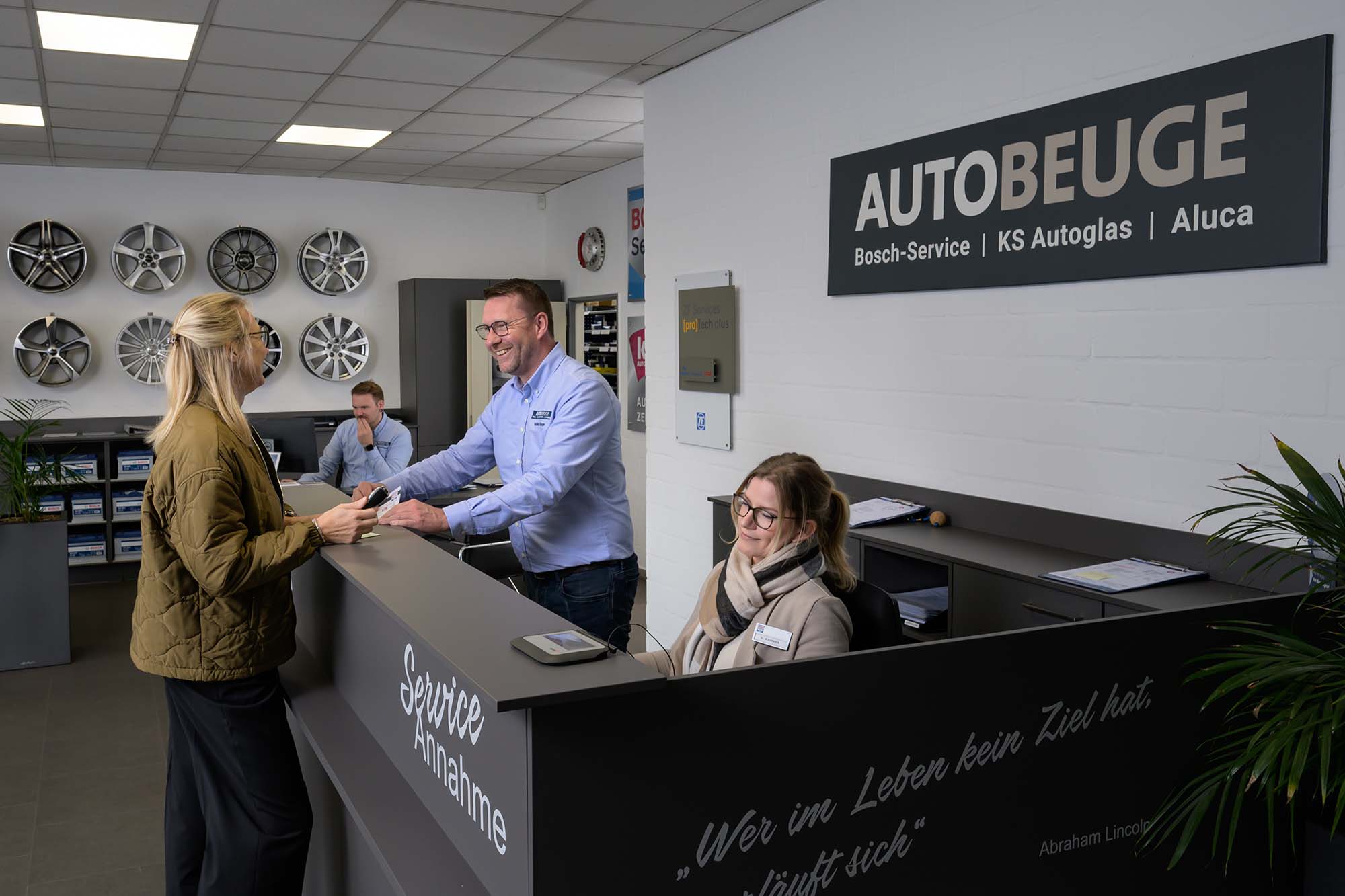 Perfekter Kundenservice mit professioneller Ausführung unserer Leistungen sind unsere Leidenschaft. Serviceannahme bei AutoBeuge